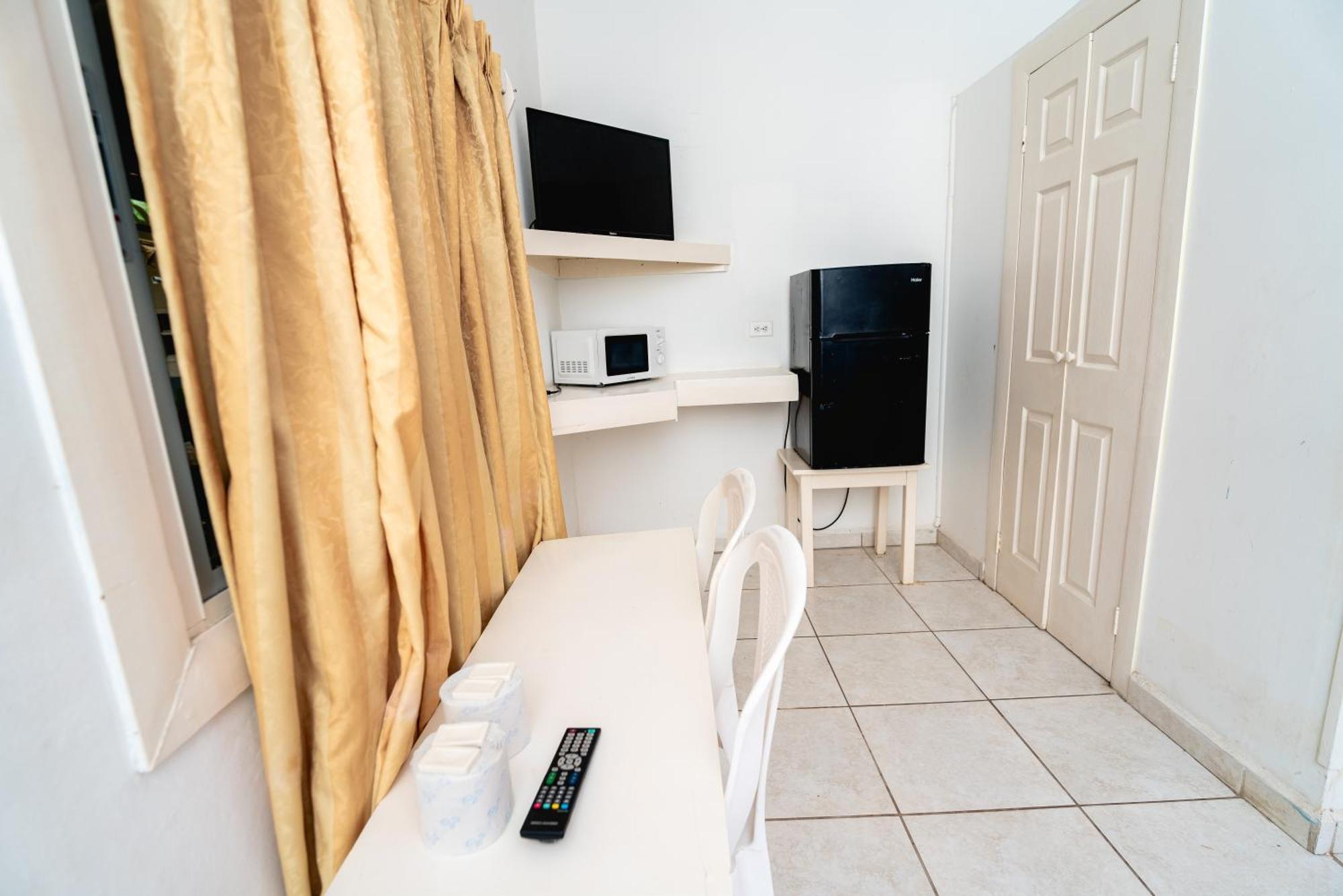 Hotel&Hostal Trinidad La Ceiba Exterior photo