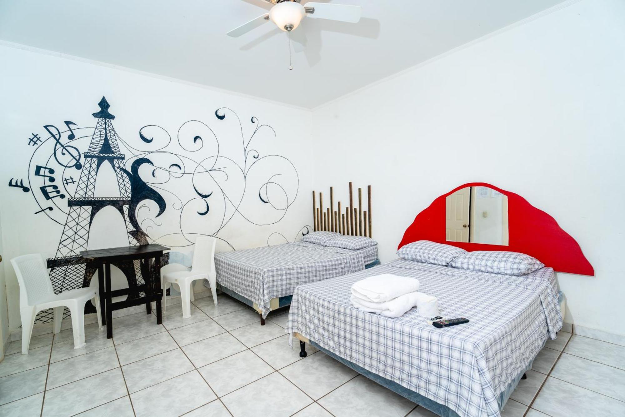 Hotel&Hostal Trinidad La Ceiba Exterior photo