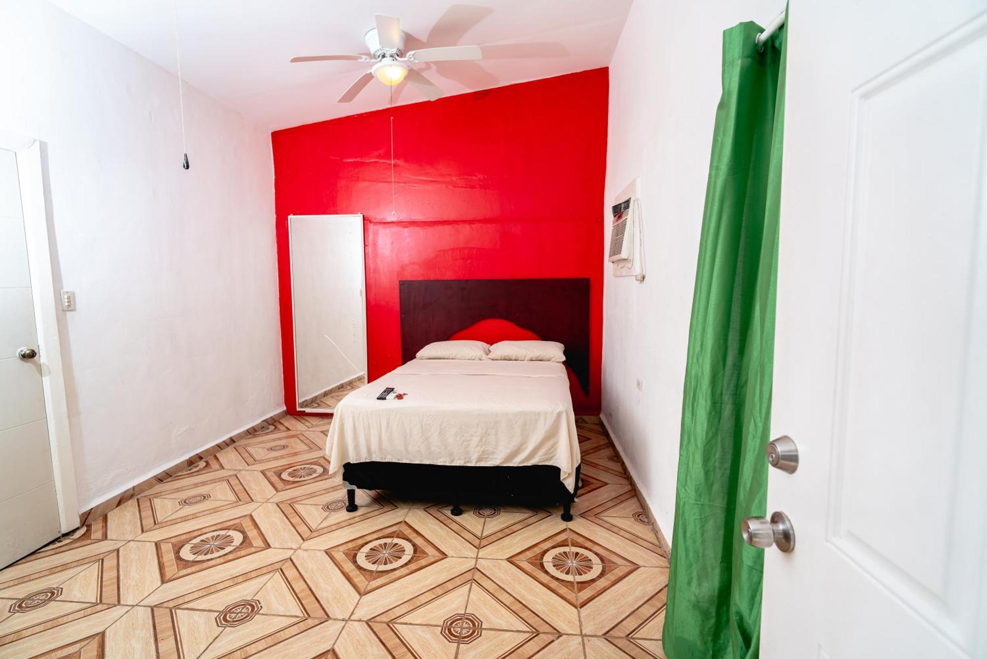 Hotel&Hostal Trinidad La Ceiba Exterior photo