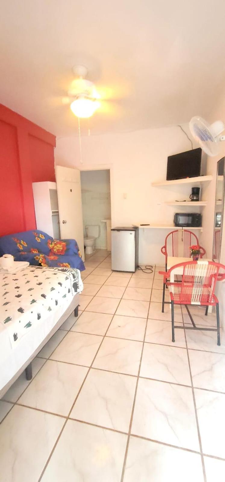 Hotel&Hostal Trinidad La Ceiba Exterior photo