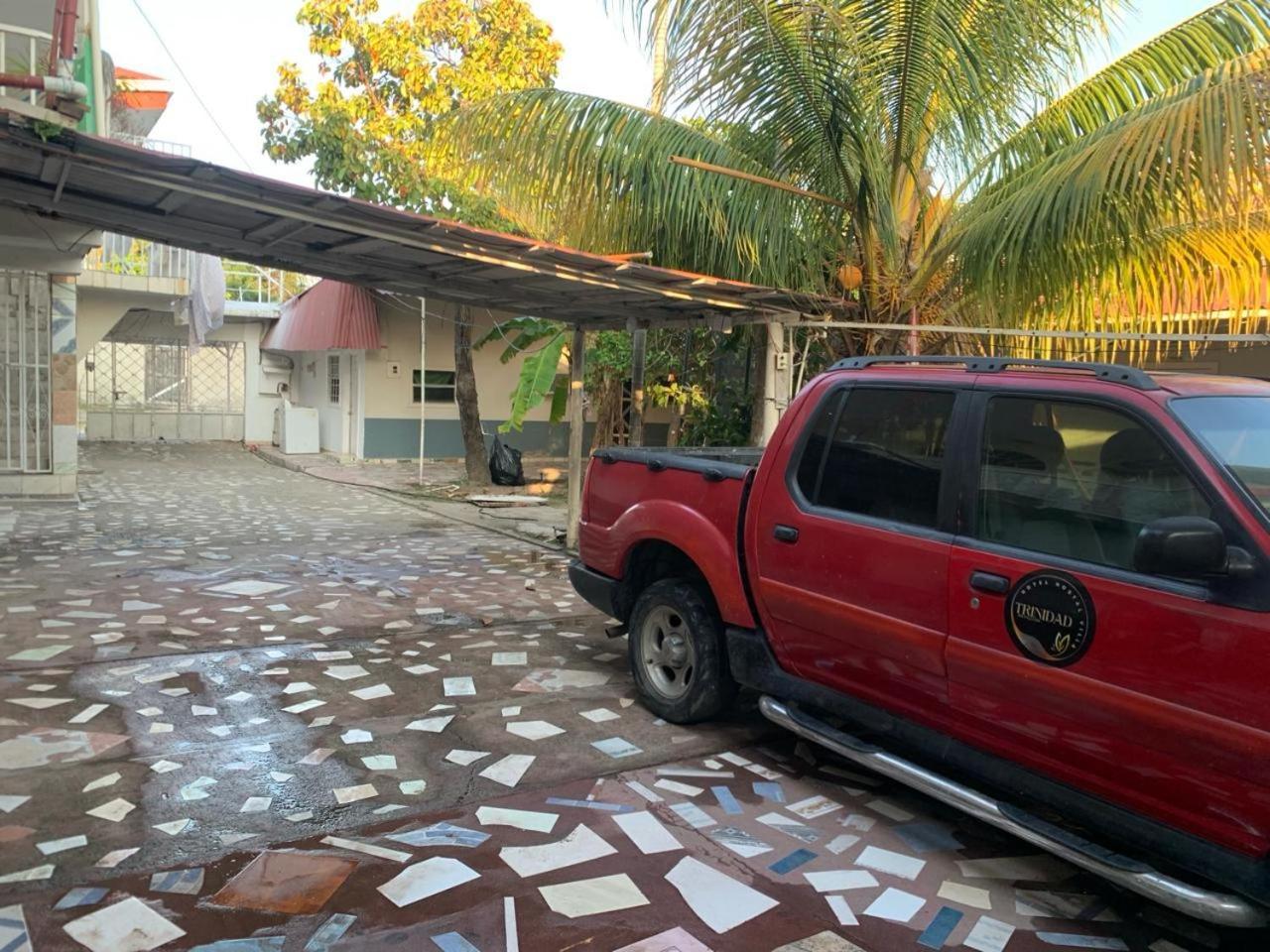 Hotel&Hostal Trinidad La Ceiba Exterior photo